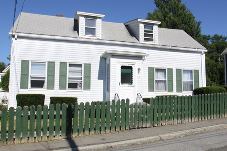 Home for sale - 25 Bow St, Salem