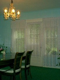 30754186-dining.jpg