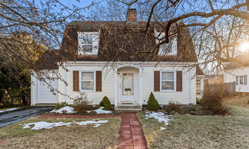 8 Stoneleigh Road Worcester, MA 01606