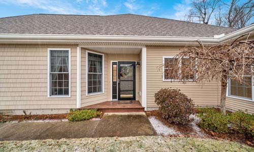 11 Summerfield Drive Uxbridge, MA 01569
