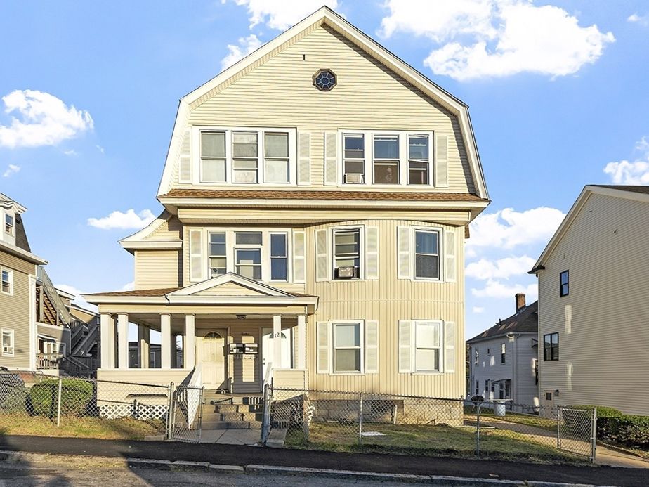 12 Windsor Street Worcester, MA 01605
