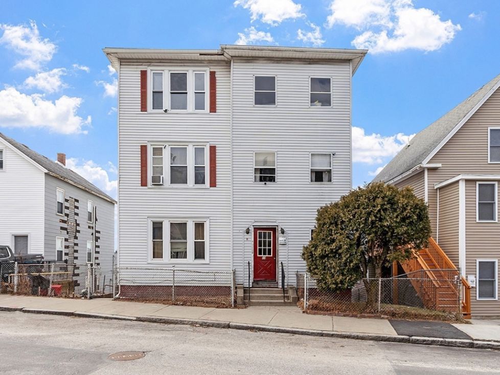 13 Groton Place Worcester, MA 01604