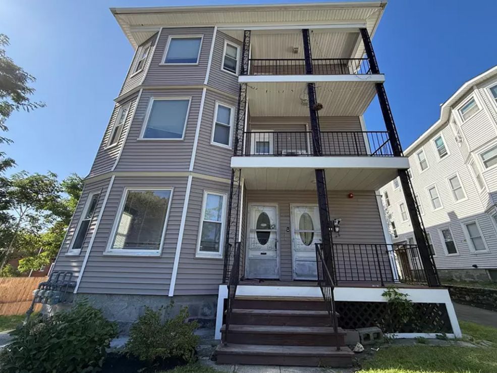 32 Woodbine Street Worcester, MA 01602