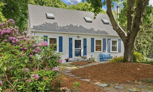 19 Goldsmith Avenue Beverly, MA 01915